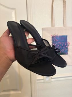 black kitten heels