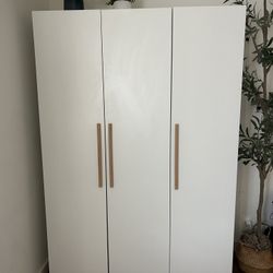 AIEGLE 3 Doors Wardrobe Armoire Closet, Large Freestanding Armoire Wardrobe Cabinet with Shelves & 2 Hanging Rod, Bedroom Wood Clothes Storage Cabinet