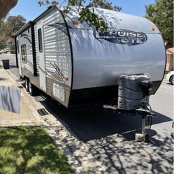 2017 Like New 27ft Rv 24 Of Trailer 3 Of Front To Rear 