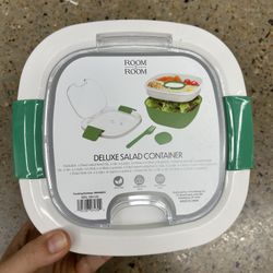 NWT Deluxe salad container