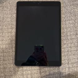 9th Generation iPad - Like new - Hardly Used
