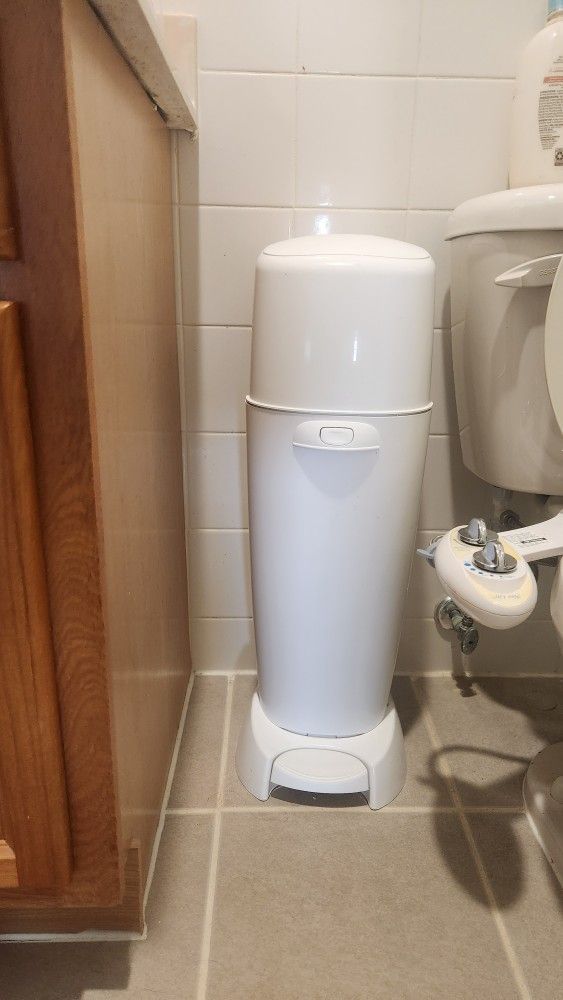 Diaper Genie With Refills