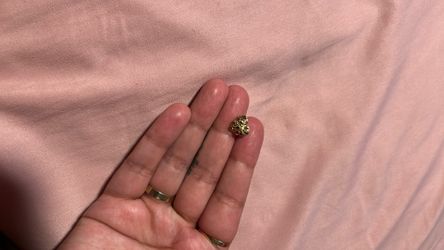 Gold ear ring/nose ring