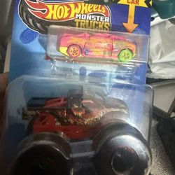 Hot Wheels - Monster Trucks Scorcher and Crushed Van