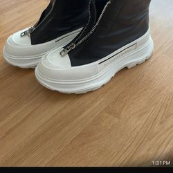 new Alexander Mcqueen Tread Slick Boot LEATHER Black White  Size 42