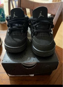 Black cats 8c