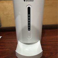 Dog And Cat Feeder