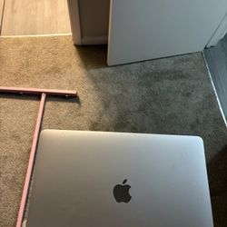 MacBook Air, screen is damaged (willing to negotiate price)