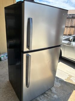 Stainless Steel Top-Freezer Refrigerator