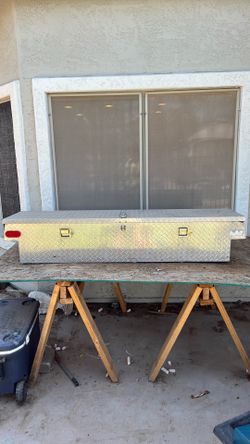 Truck tool box