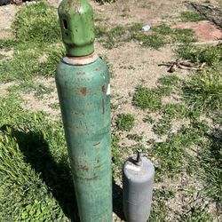Oxygen and CO2 tank