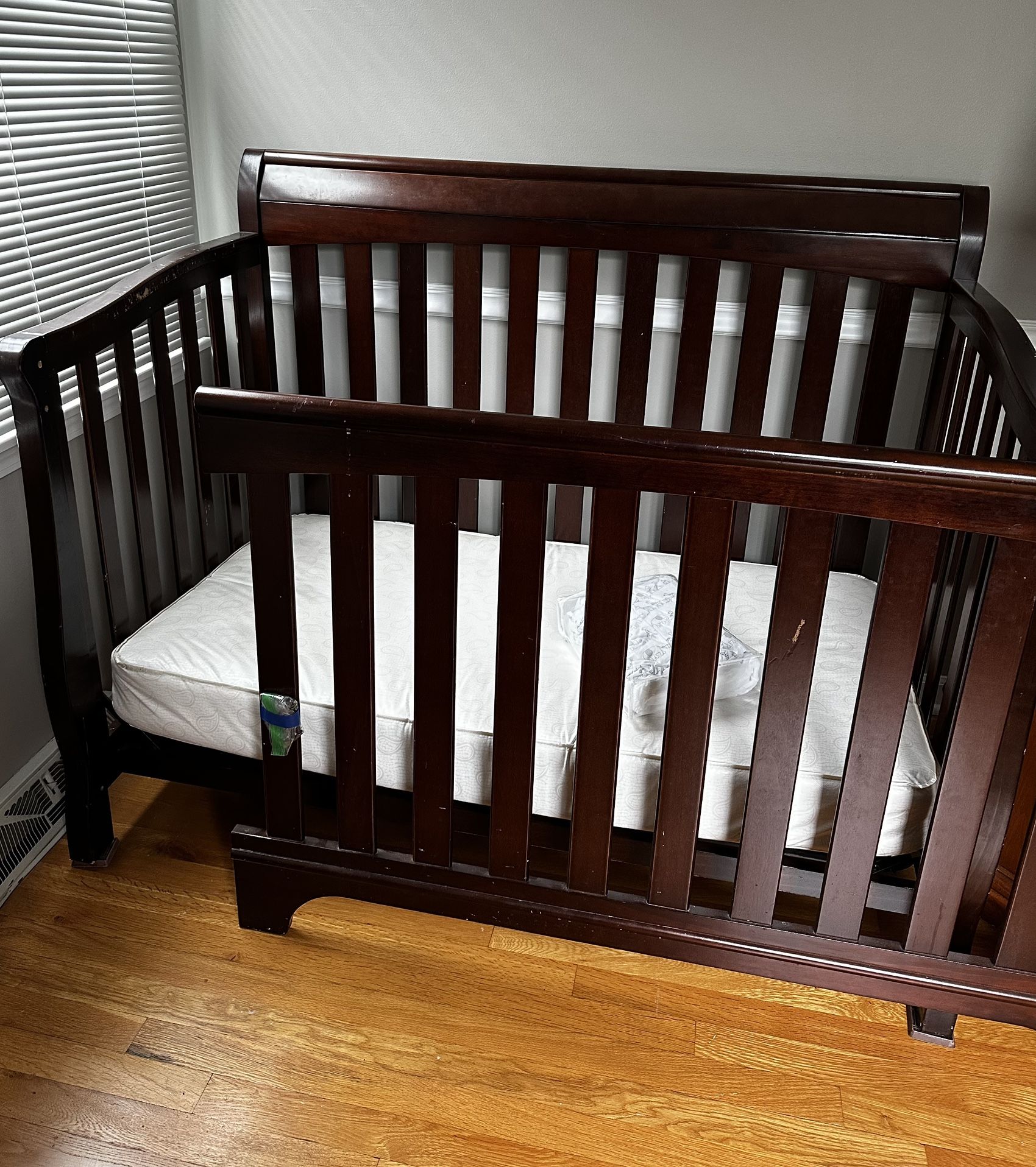 Baby Crib/Toddler Bed, Wood Finish