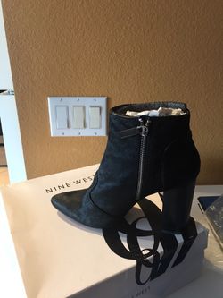 New Nine West cowhide boots (black)