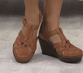 BOC. Tan wedge sandals