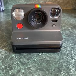 BRAND NEW POLAROID CAMERA 