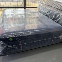 QUEEN SIZE STEARNS & FOSTER RESERVE PILLOW TOP MATTRESS & BOX SPRING BED SET