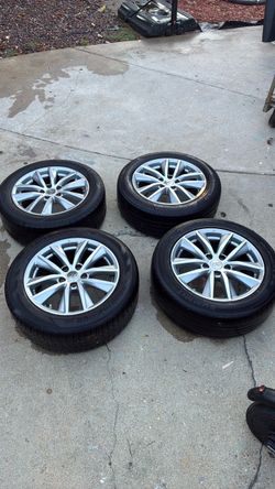 2015 infinity Q50 rims 200$ obo