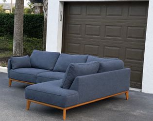 🛋️ Sectional Couch/Sofa - Blue - Macy’s - Delivery Available 🚛
