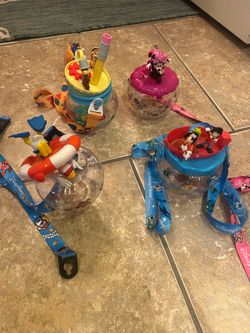 Disney park set of 4 sipper cups.