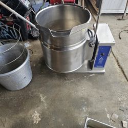 Cleveland industrial tilt steam kettle