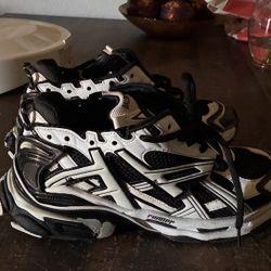 Balenciga runners
