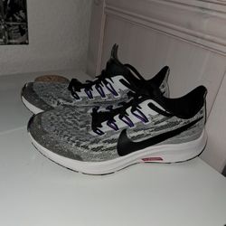 Nike Shoe Size 5 Mens