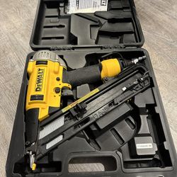 DEWALT DWFP72155 15 Gauge Precision Point Angle Finish Nailer w/Case