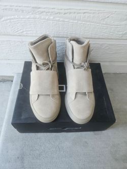 Shoe