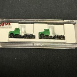 Atlas N Scale 1984 Ford Lnt 9000 Tractor Set Green
