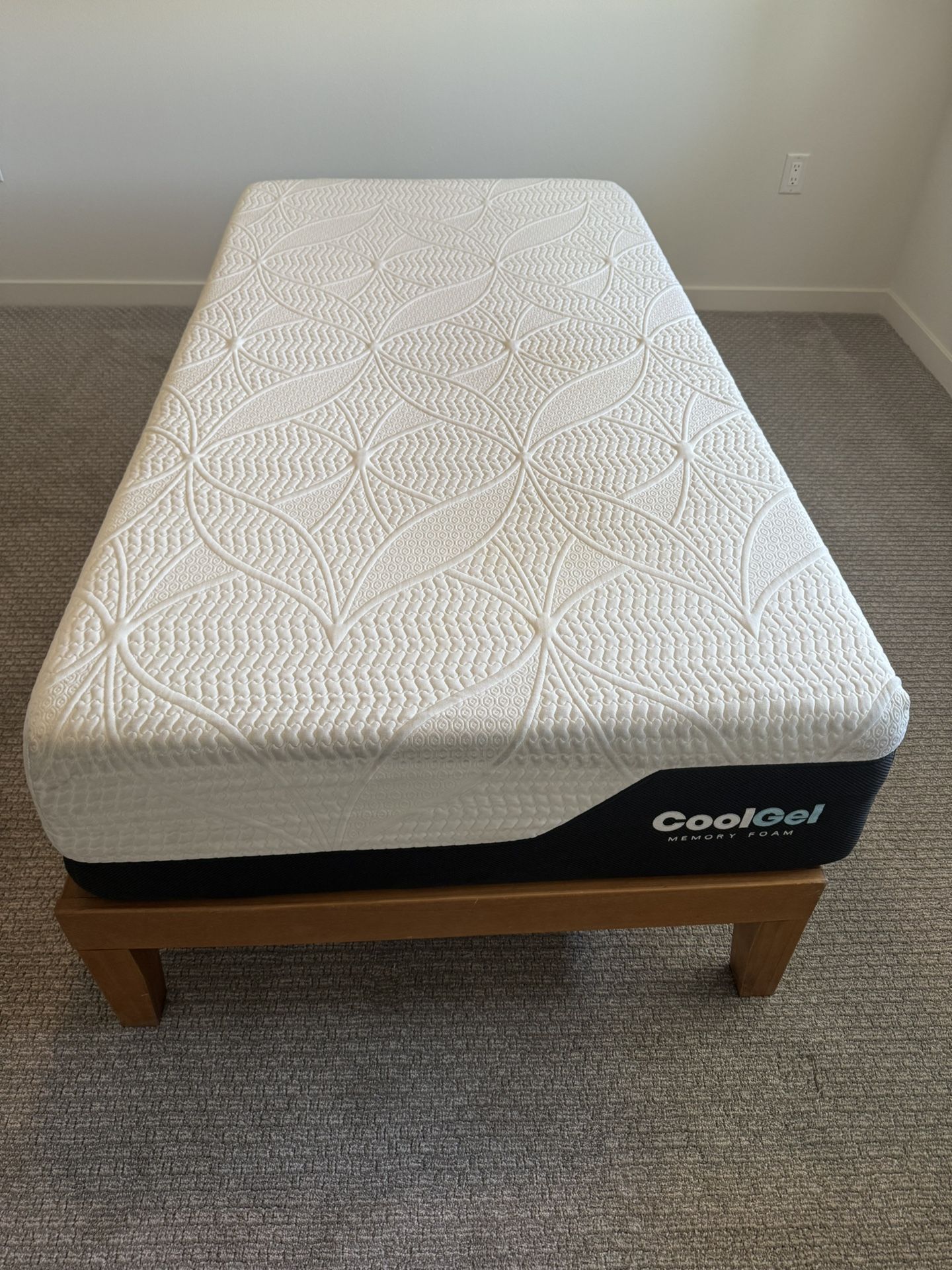 Cool Gel Memory Foam Bed - Twin XL
