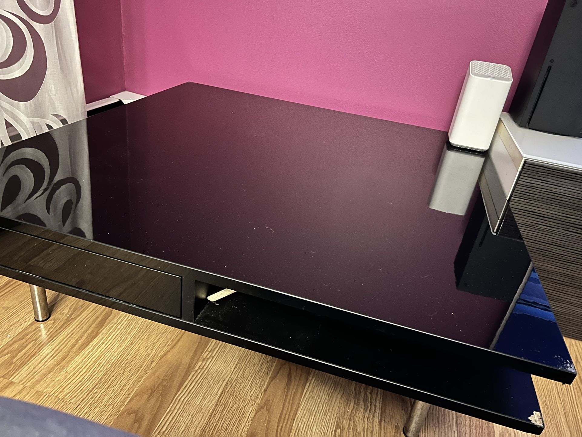 Coffee table, high gloss black