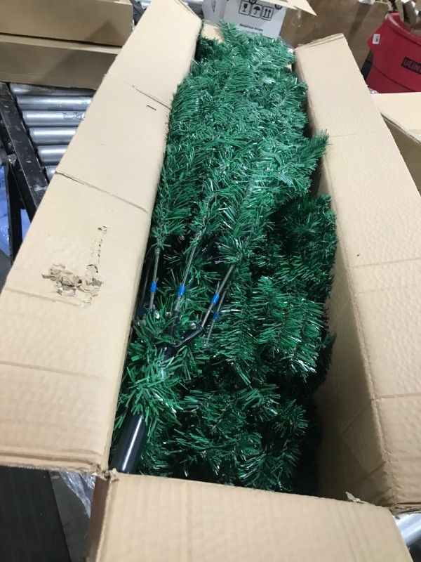 SPRUCE ARTIFICIAL CHRISTMAS TREE 7.5 GREEN for Sale in North Las Vegas