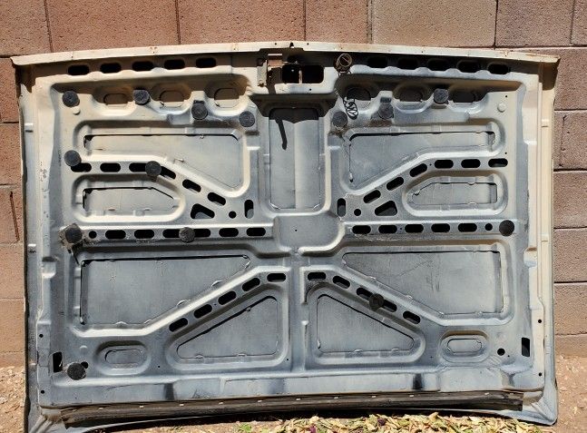 Chevy/GMC Square Body HOOD. VERY straight. No Rust.