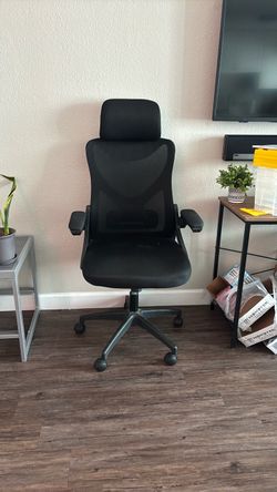 Black High-Back Mesh Office Chair