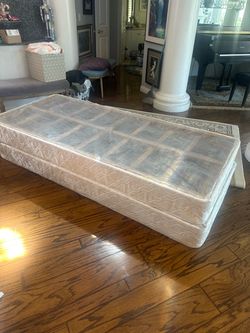 Serta Beauty rest extra firm Cal King with boxspring