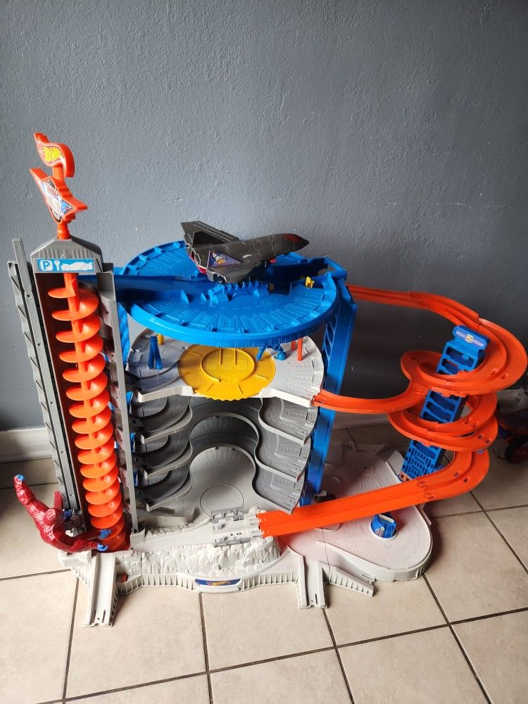 Hot Wheels Super Ultimate Garage Gorilla