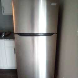 Stain And Steel Refrigerator 