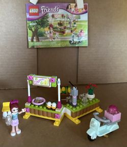 LEGO Friends Mia’s Lemonade Stand (41027)