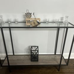 Modern Glass & Metal Console Table – Sleek & Stylish!