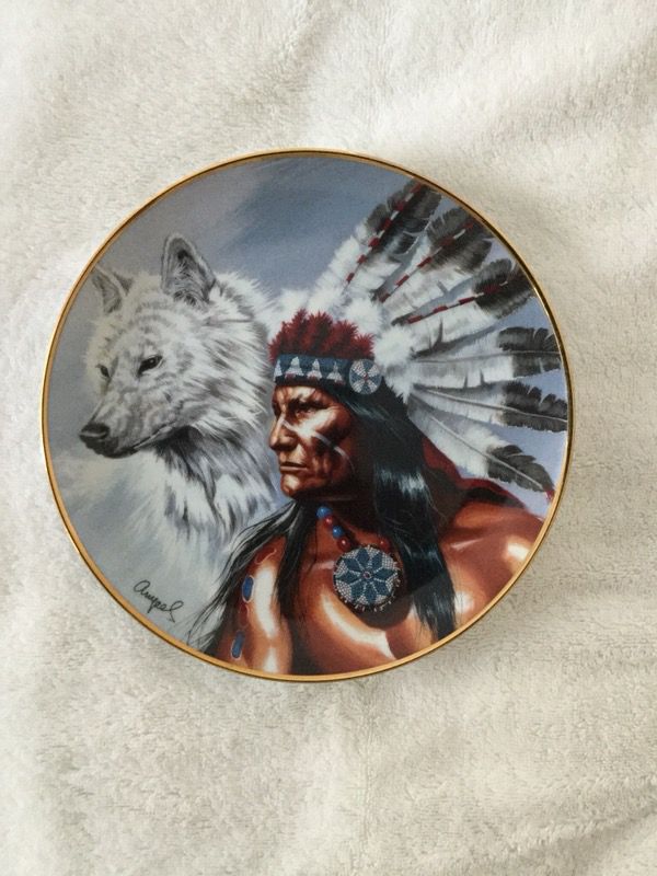 Spirit of the white wolf. Decorative plate. 8 inches in diameter. no. H51858
