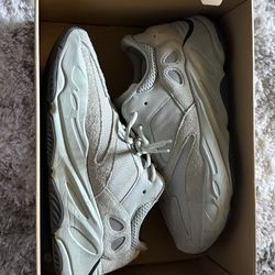 Yeezy 700 ‘salt’