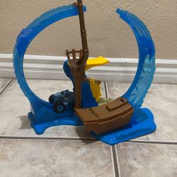 Monster Jam, Megalodon Loop of Doom Stunt Playset 