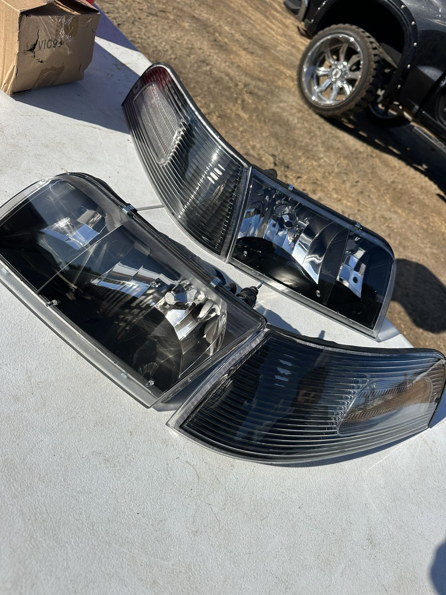98-11 Ford crown Victoria Headlights New