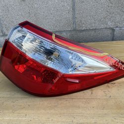 2014-2016 Toyota Corolla Right Passenger side Tail Light Oem