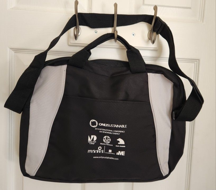 Duffle Tote Bag in all Black with Gray accents. 2 Handles.
Adjustable shoulder strap, double zippers, front pocket.
New conditions. 17" x 13"