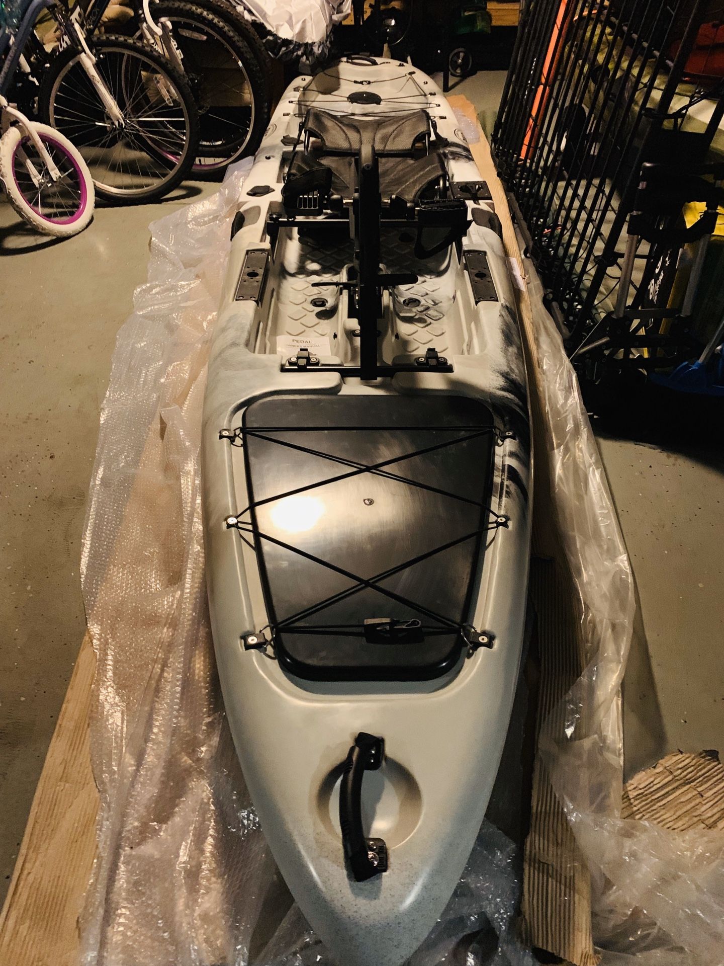 Kayak BKC pedal kayak 13ft..