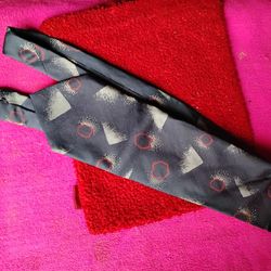 A Nice  Dark Blue, Tan &  Red  Circles