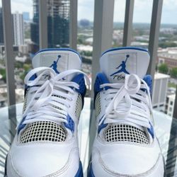 AIR JORDAN 4 