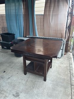 Bar height expanding table