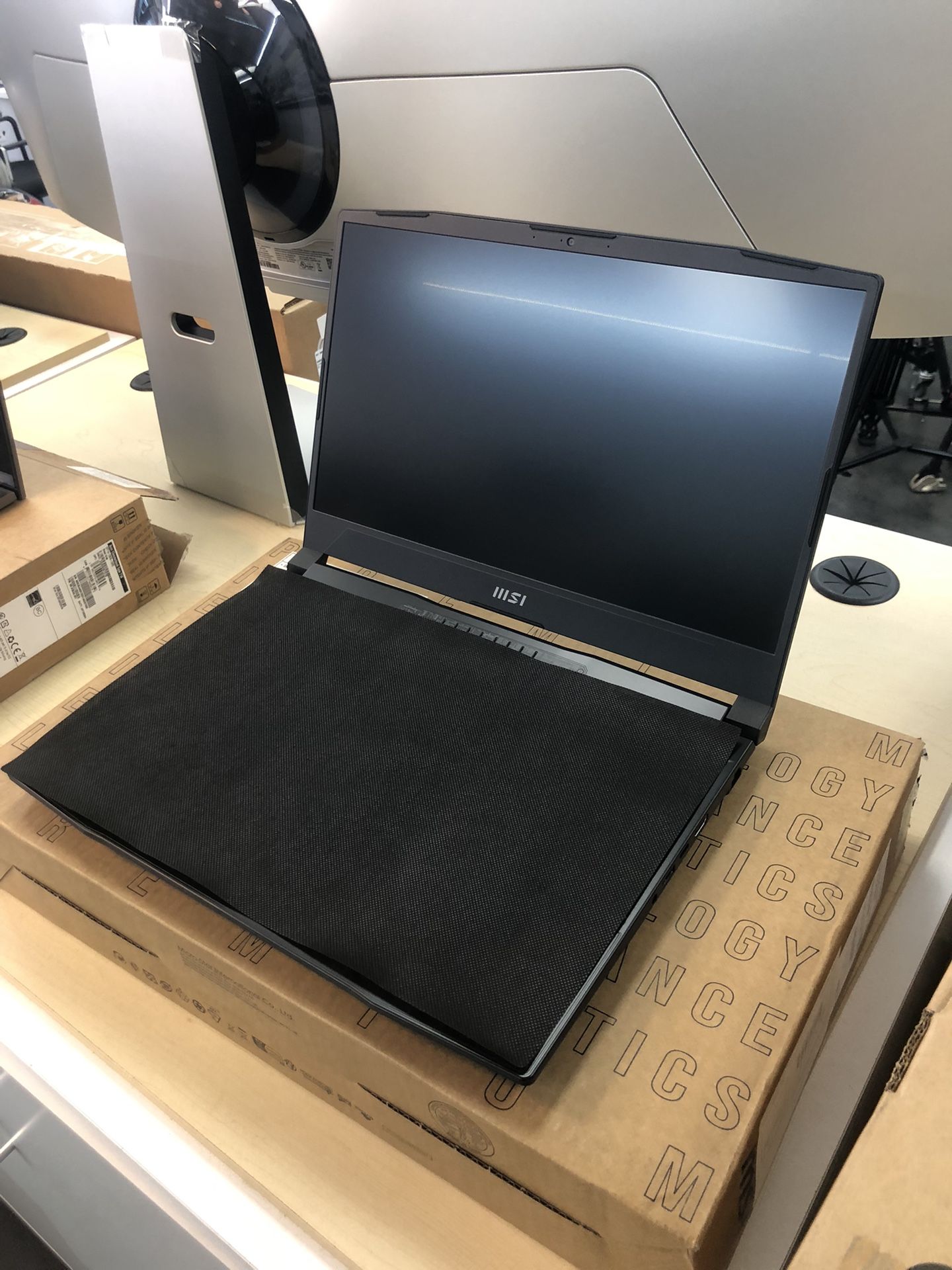 Asus Katana A15 Ai 144Hz Gaming Ryzen 9 8945HS 16GB RAM 1TB NVMe